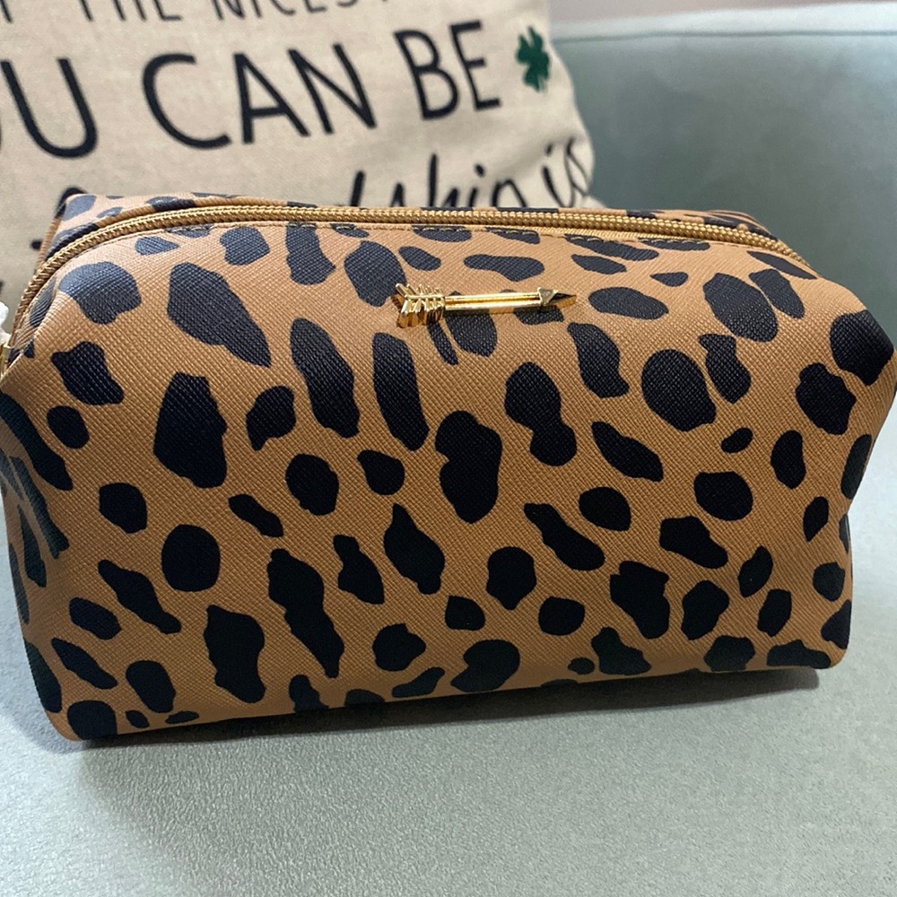 New in Packaging - Stella & Dot Pouf